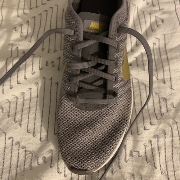 nike dual tone racer — grey and gold 6.5 - Picture 6 of 7